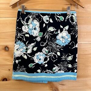 Ann Taylor LOFT Fun Floral Casual Skirt in Black, White and Blue, Size 2